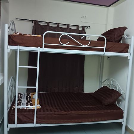 Hug Glur House Tour And Hostel (Adults Only) Chiang Mai Luaran gambar