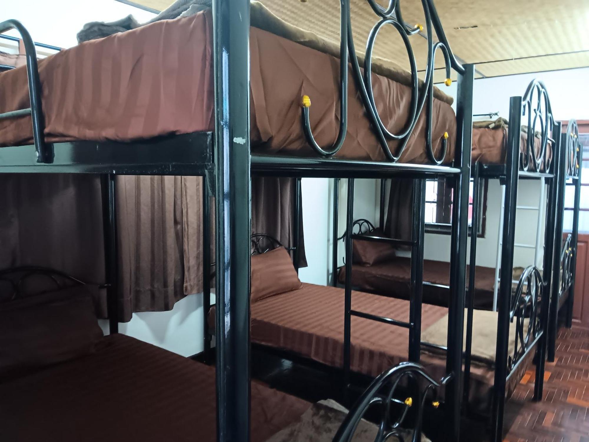 Hug Glur House Tour And Hostel (Adults Only) Chiang Mai Luaran gambar