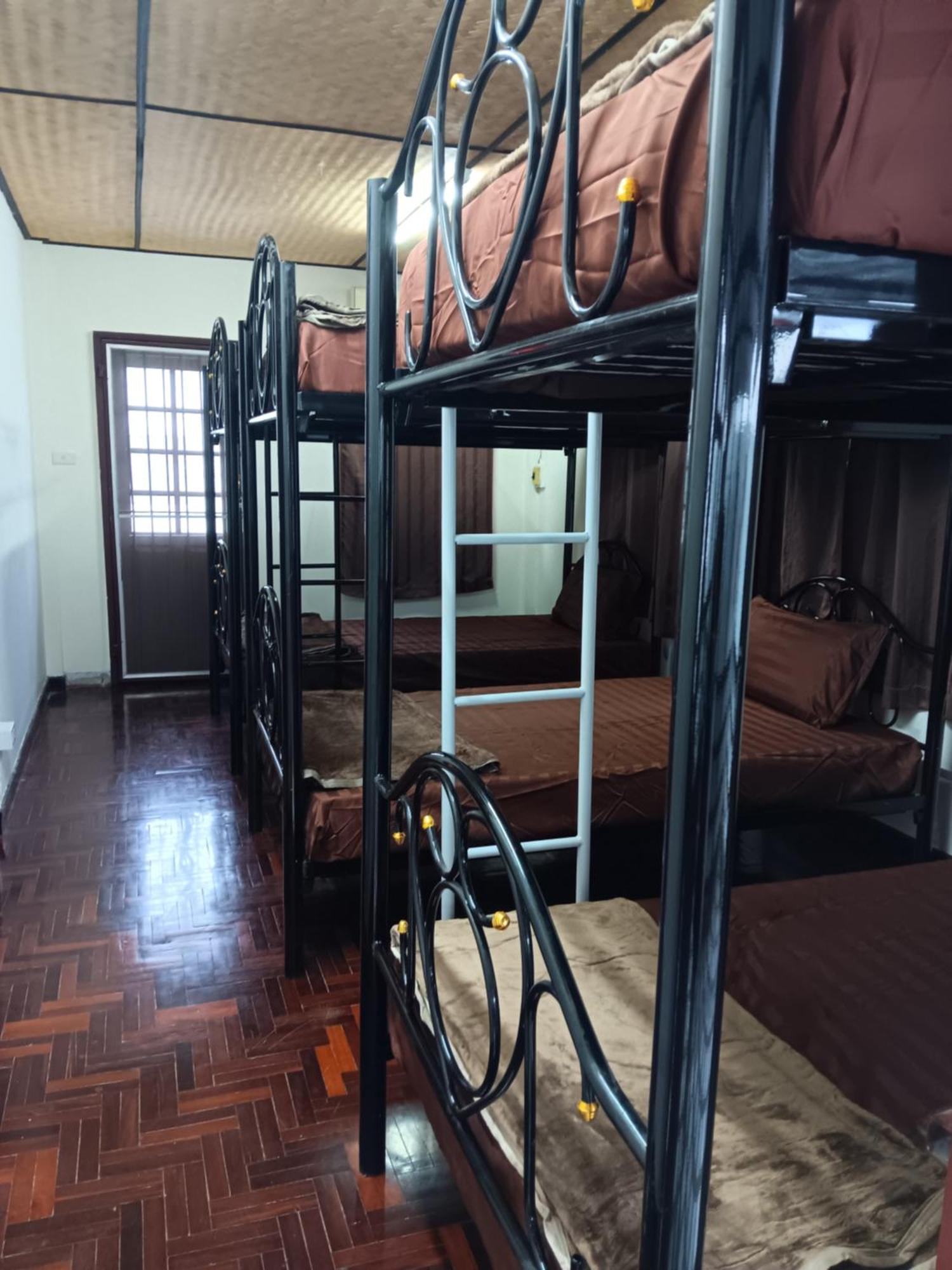 Hug Glur House Tour And Hostel (Adults Only) Chiang Mai Luaran gambar