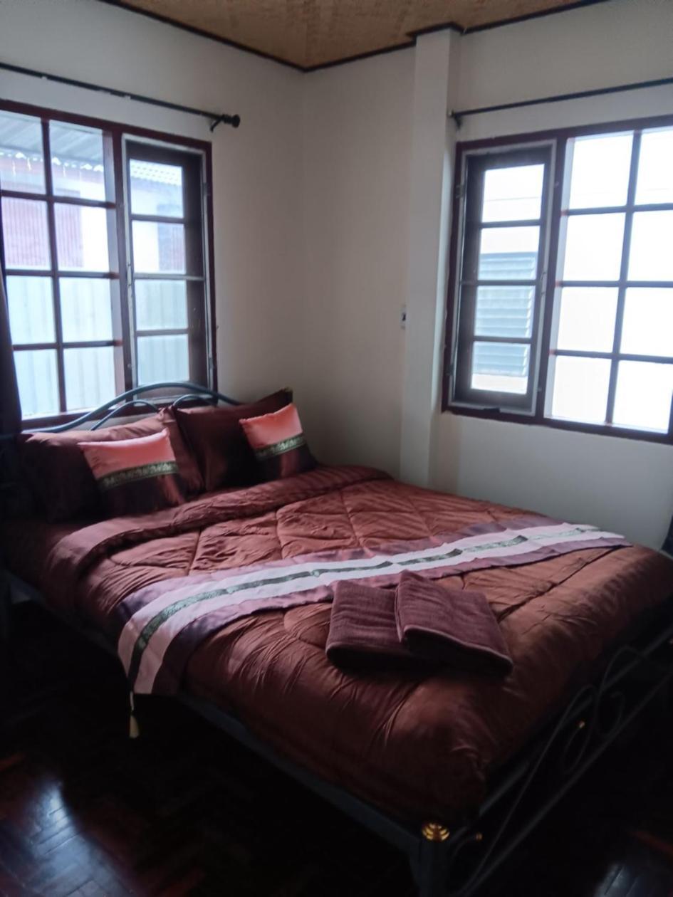 Hug Glur House Tour And Hostel (Adults Only) Chiang Mai Luaran gambar
