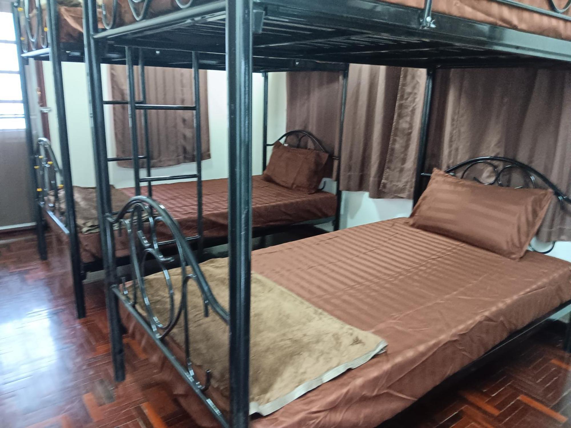 Hug Glur House Tour And Hostel (Adults Only) Chiang Mai Luaran gambar