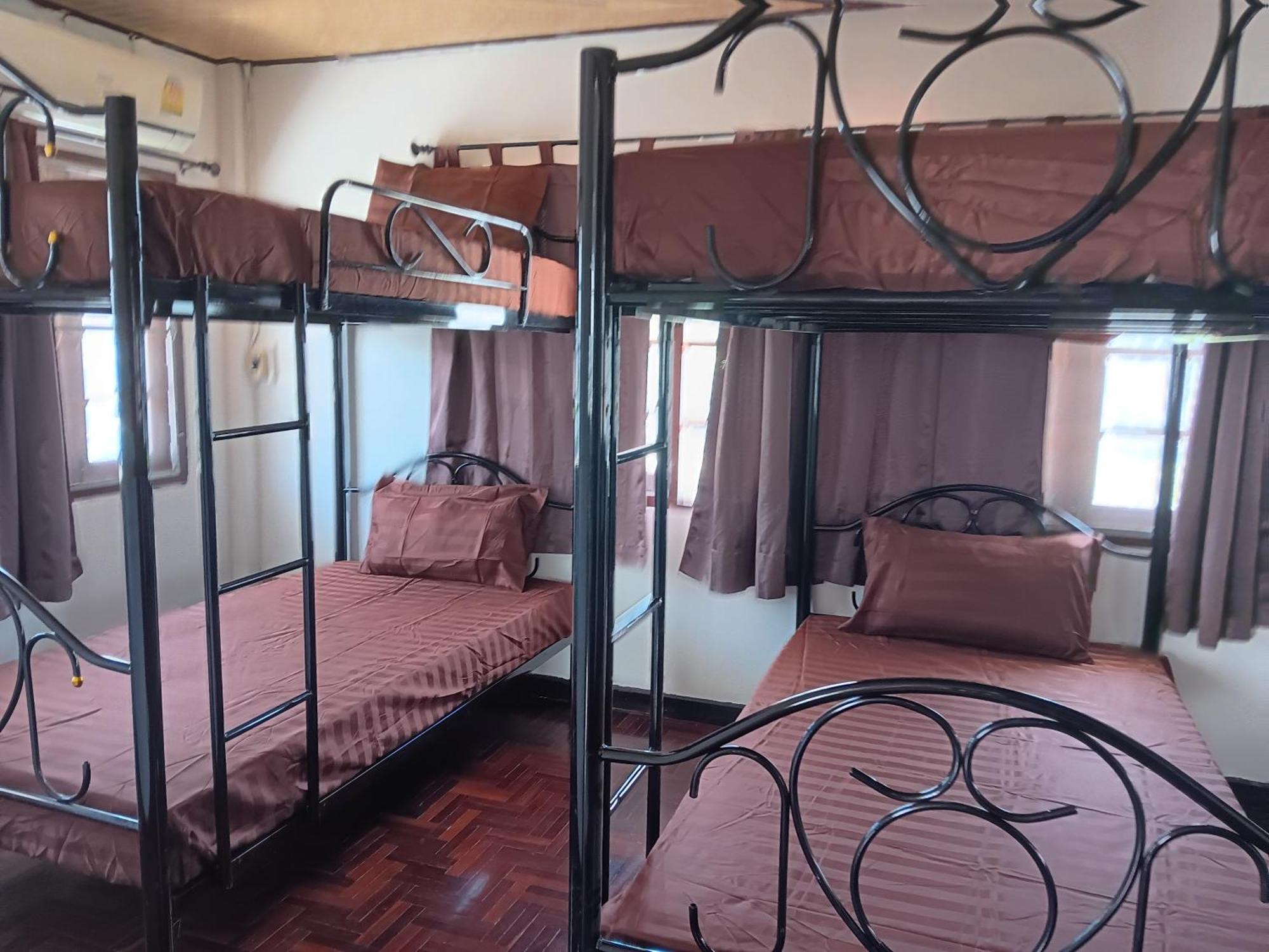 Hug Glur House Tour And Hostel (Adults Only) Chiang Mai Luaran gambar