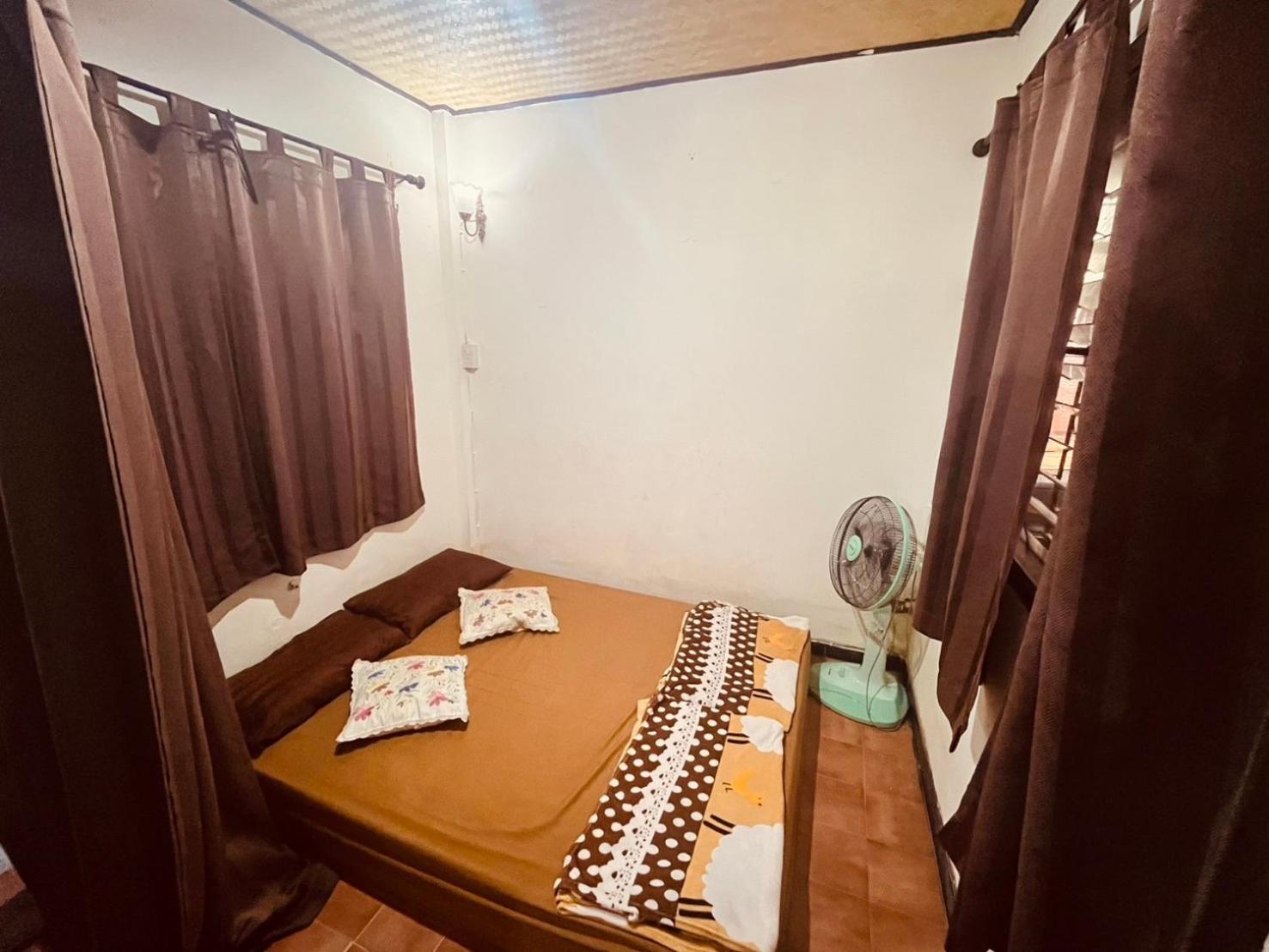 Hug Glur House Tour And Hostel (Adults Only) Chiang Mai Luaran gambar