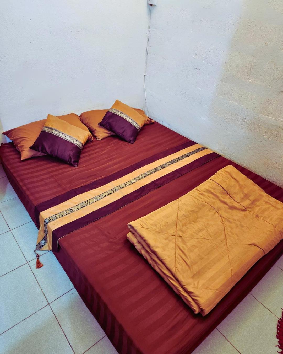 Hug Glur House Tour And Hostel (Adults Only) Chiang Mai Luaran gambar