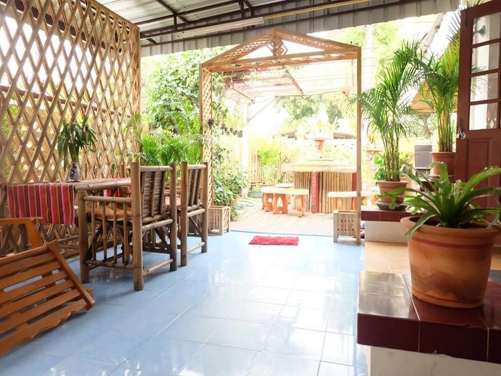 Hug Glur House Tour And Hostel (Adults Only) Chiang Mai Luaran gambar