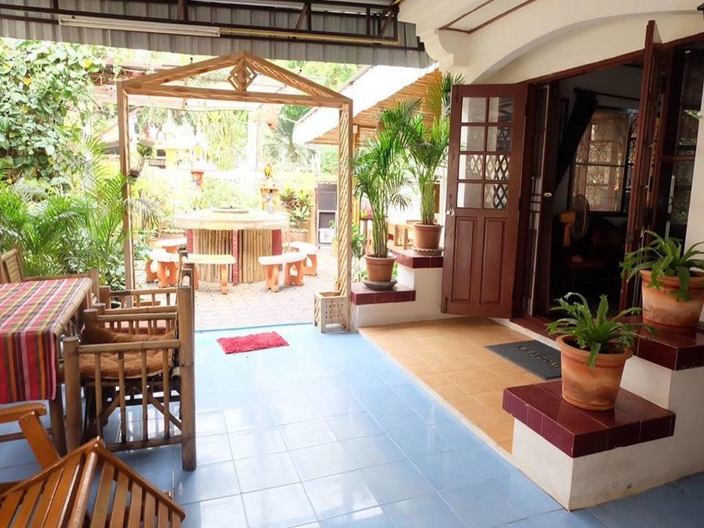 Hug Glur House Tour And Hostel (Adults Only) Chiang Mai Luaran gambar